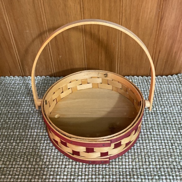 Longaberger 2006 Red/Natural Small Pie Basket w/Swing Handle - Picture 6 of 7